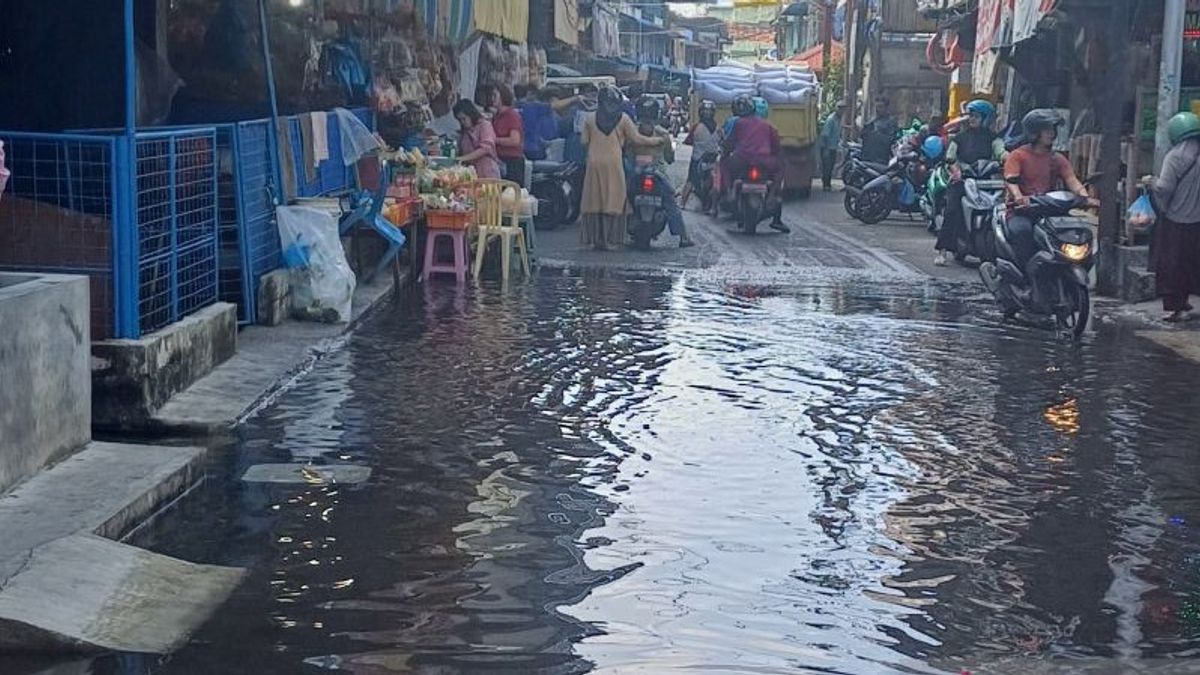 Rob frappe la zone côtière de la ville de Tanjungpinang