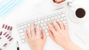 Writing Feels Flat? Get to Know Material Verbs to Make Your Script More Alive
