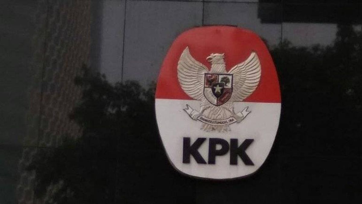 KPKは、バンカランアブドゥルラティフイムロンの秘書と摂政の間のコミュニケーションの内容を見つけます