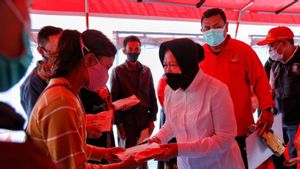 Mensos Risma Kembali Berikan Santunan Pada 24 Ahli Waris Korban Letusan Gunung Semeru Lumajang