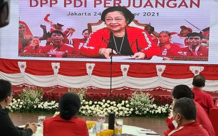 Lihat Megawati Pakai Jaket Bomber, Puan Maharani: Ibu Saya Lebih Milenial, Kalah Saya