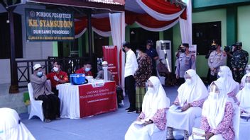 ジョコウィ大統領と国家警察長官リストヨは、インドネシアのイスラム寄宿学校と礼拝所での独立した予防接種を見直す