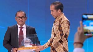 Selamat Pak Jokowi! Terima Penghargaan Bapak Konstruksi Indonesia 