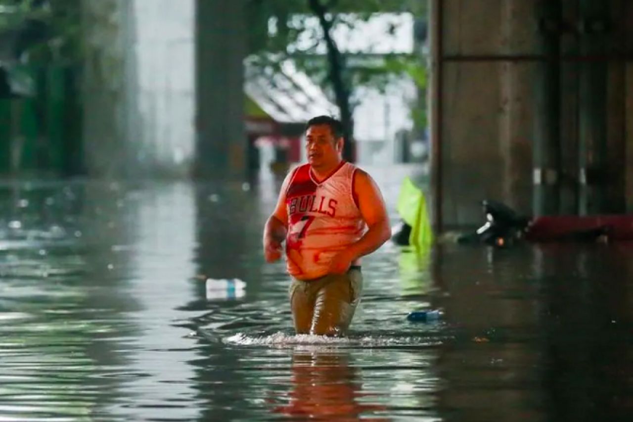 台風スーパーマンがフィリピンを脅かし、何千人もの住民が避難