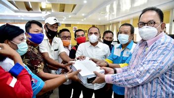 北苏门答腊省州长与学者，宗教领袖和工人一起审查《综合法》