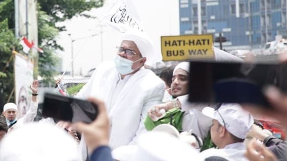 Penjemput Rizieq Shihab Berkerumun, Satgas COVID-19: Seluruh Masyarakat Harus Punya Kepedulian