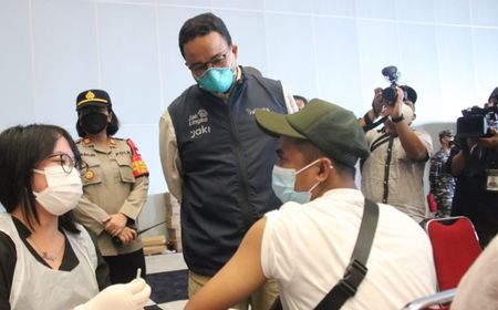 Anies Baswedan Sebut Lonjakan COVID-19 Jakarta Bikin Warga Sadar Vaksin