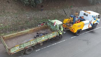 Kecelakaan  Lalu Lintas di Tol Tangerang  Arah Jakarta: Mobil Tabrak Truk dan Terbakar, Satu Orang Terluka 