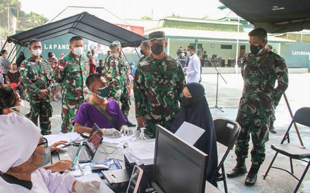 Antusias Warga Jayapura saat Serbuan Vaksinasi TNI-Polri