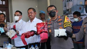 东爪哇地区警察在水Kertajaya拆除了Koplo扩散和药丸工厂