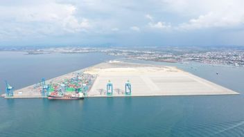 زيادة قدرها 150 في المئة ، تبلغ قدرة ميناء ماكاسار الجديد 2.5 مليون وحدة نموذجية