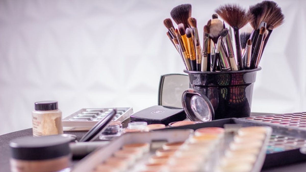 Bahaya Tisu Pembersih Makeup untuk Kulit yang Harus Anda Ketahui