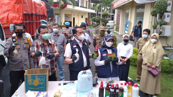 BPOM Gerebek Produksi Jamu Ilegal di Banyuwangi, Barang Bukti Diangkut Truk