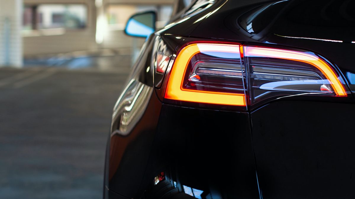 Tesla Berencana Produksi Sendiri Baterai untuk Model Y