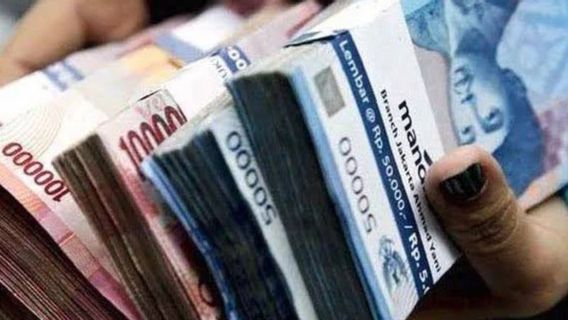 Pakar Keuangan Sarankan Masyarakat Menabung dan Berinvestasi setelah Mendapatkan THR