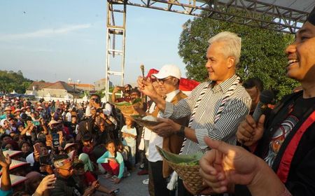 Ganjar Disambut Antusias Ribuan Warga Ngawi, Joget Reog dan Makan Sambal Belut Bersama