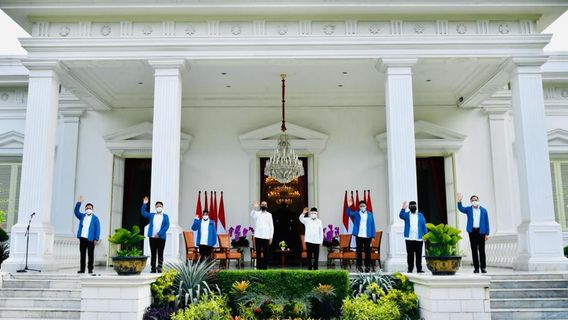 Apa Makna Jaket Biru yang Dipakai Enam Menteri Baru Jokowi?