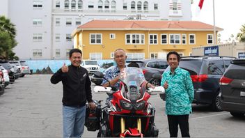    ホンダCRF1000LプレートBでアメリカ大陸を旅したインドネシアのユーチューバーマリオイロスはKJRI LAに立ち寄る