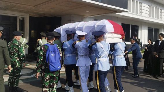 جنازة وزير الدفاع السابق جوفونو سودارسون في مبنى وزارة الدفاع