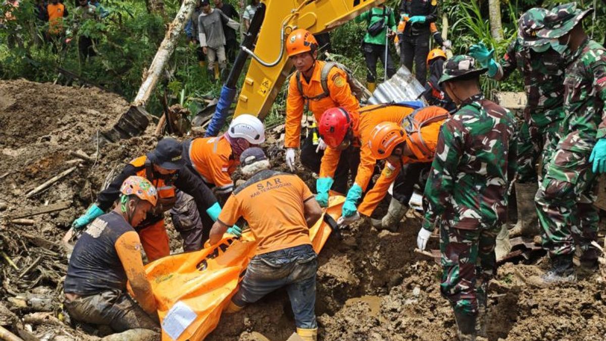 Tim SAR Evakuasi 2 Korban Longsor di Banjarnegara