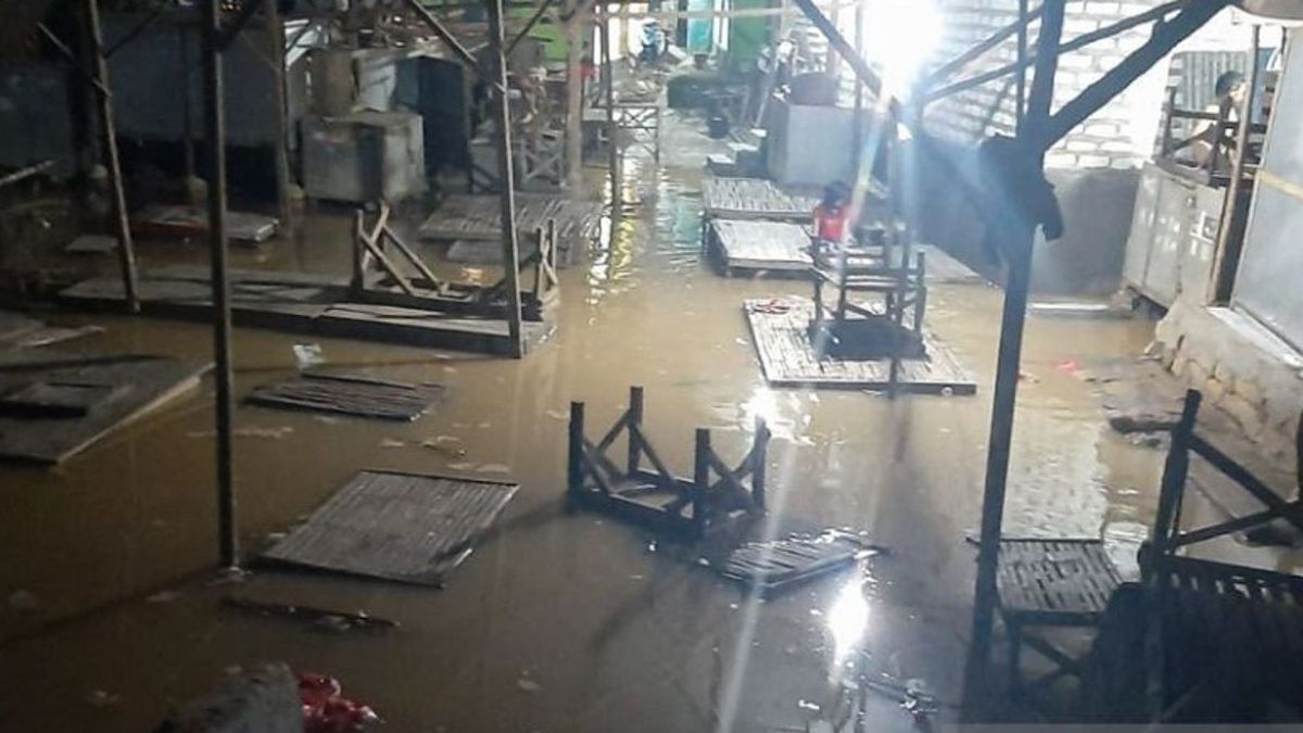 Angke Hulu Post的水借记增加，DKI BPBD要求河滨居民提防洪水