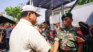 Menhan Prabowo Bagikan 112 Motor untuk Babinsa di Pekalongan