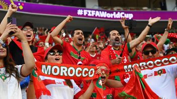 المغاربة يجتمعون في الدار البيضاء ويحتفلون بنجاح منتخبهم الوطني في التأهل إلى نصف نهائي كأس العالم 2022