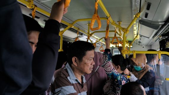 Kritik pada Kebijakan Pangkas Rute Transportasi Umum Ala Pemprov DKI