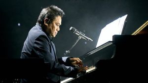 Misi Dwiki Dharmawan Menaklukkan Panggung Musik di 100 Negara