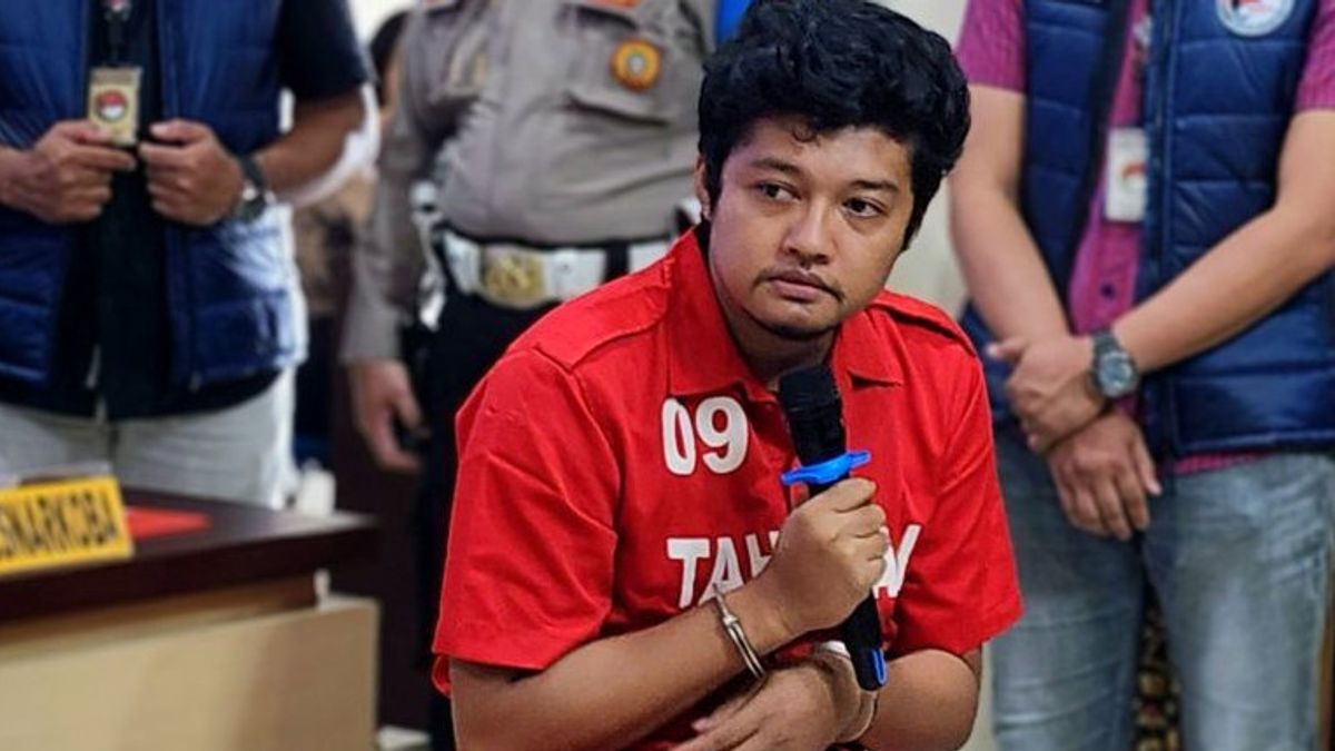 Un Kurir apportant 1 kg de méthamphétamine de Sumatra arrêté, a agi 4 fois à Semarang