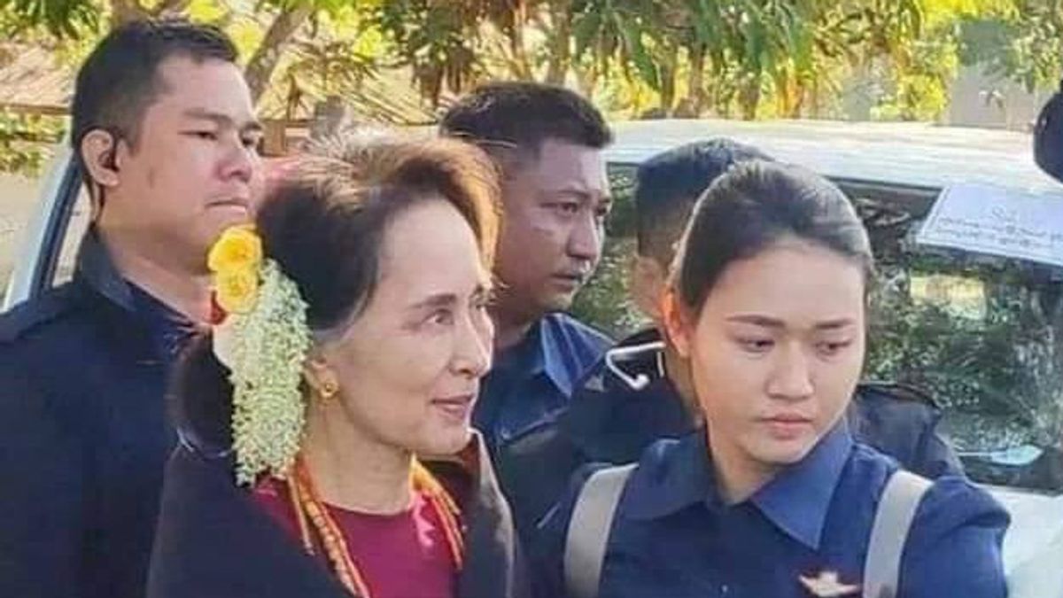 ابن أونغ سان سو تشي يطلق على المجلس العسكري في ميانمار أنه من المرجح أن يجعل الأم درعا بشريا