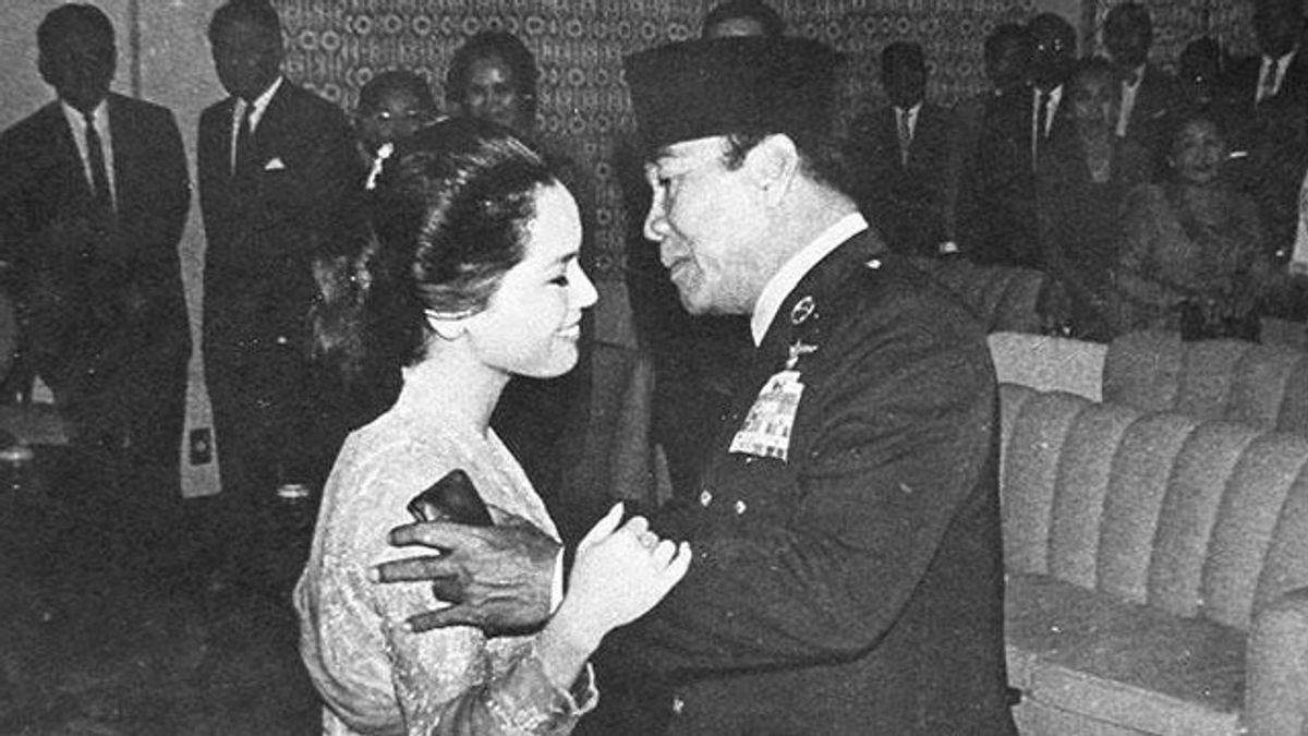 今日の歴史におけるスカルノ大統領とラトナ・サリ・デウィの結婚、1962年3月3日