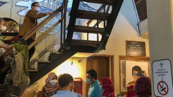 À Yogyakarta, Il Est De Plus En Plus Difficile De Trouver Des Annonces De Cigarettes En Dehors De La Pièce