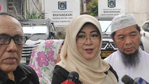 1 Jam 20 Menit di Ruangan Penyidik, Dokter Tifa Ogah Menjawab karena Ijazah Jokowi Tak Dihadirkan
