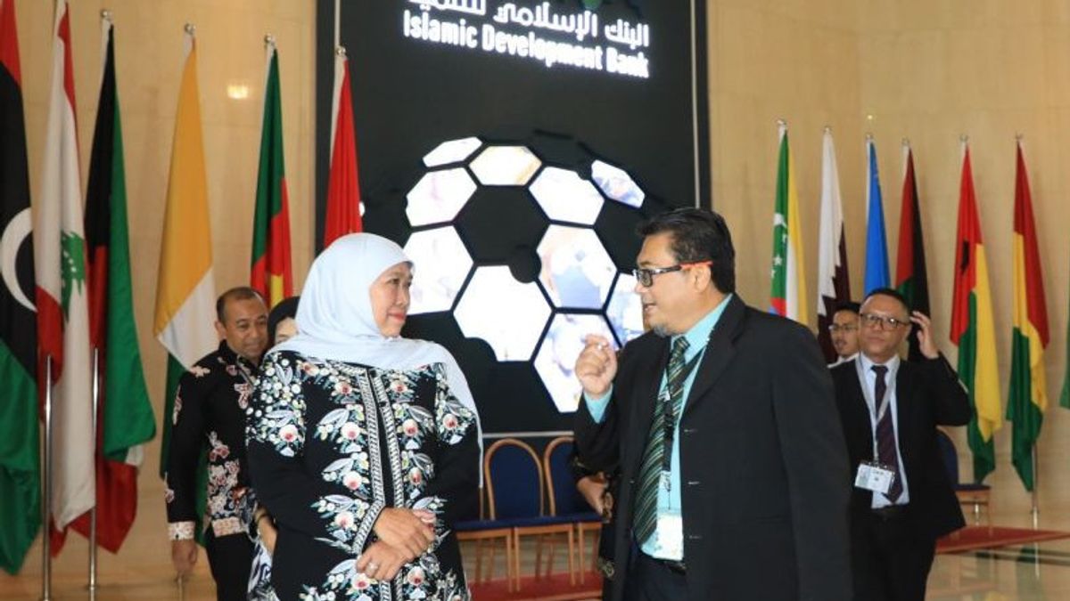 Le gouverneur Khofifah Jajaki coopère avec la Banque de Développement islamique
