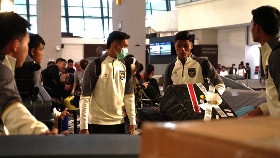 وصول المنتخب الوطني الإندونيسي إلى البلاد ، وطلب من المشجعين دعم الوفاء في كاندانغ