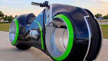 Avec un design futuriste inspiré du film de science-fiction, la moto électrique PBC NeuTron est prête à être mise aux enchères