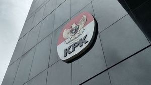 Penasaran Anggota DPR Kenapa KPK Mulai Tampilkan Tersangka Korupsi saat Konferensi Pers