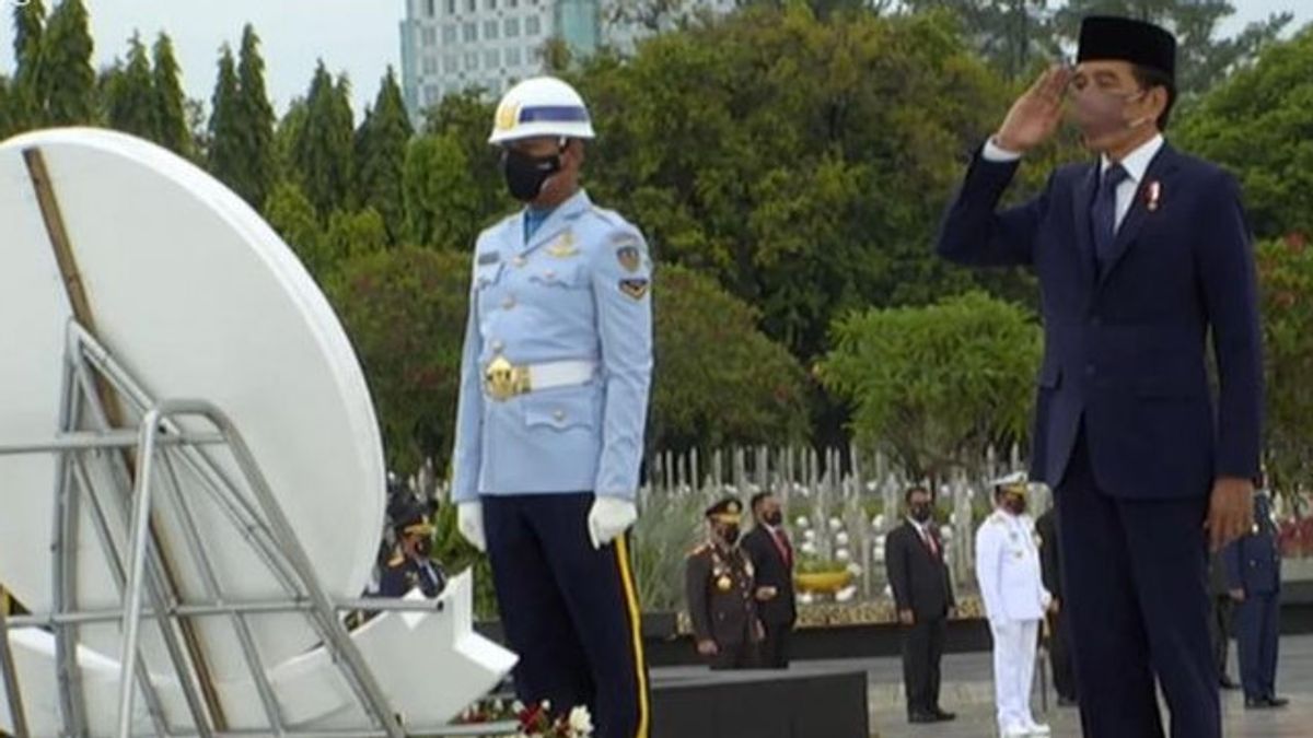 Tabur Bunga Presiden Jokowi untuk Pahlawan Tak Dikenal di TMP Kalibata