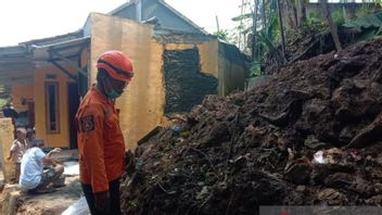 Longsor Terjang 5 Desa di Parakansalak Sukabumi