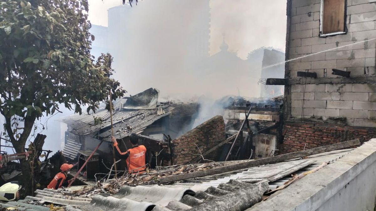 50 من سكان سيمباكا الجدد من ضحايا الحرائق النازحين في ساحة الكنيسة ، ستهتم لورا بالوثائق السكانية