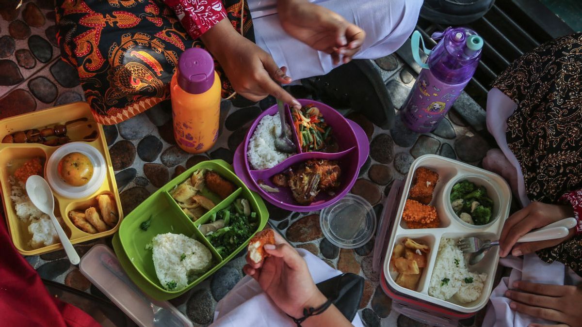 Le programme d'alimentation gratuite réduit le retard de croissance :