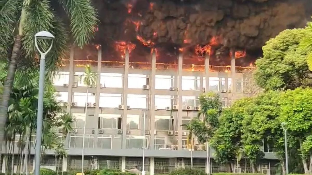 Gedung Bakamla Kabakaran, 19 Unit Damkar Diterjunkan