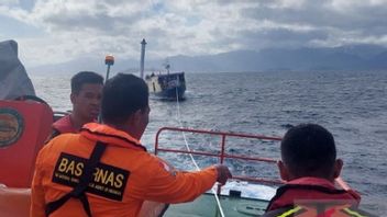 KN SAR Abimanyu Saves 13 Passengers Of KM Managed By Engine In Waters Of Pulau Tiga Maluku Tengah