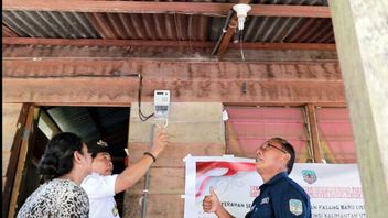 33 Heads Of Families In Kaltara Receive Free Electricity Assistance