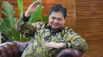 Disindir PDIP وزير الاقتصاد مشغول المرسوم الرئاسي ، Golkar : Airlangga المهنية ، والاقتصاد ينمو