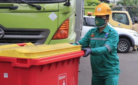 Ibu-ibu Diminta Pisahkan Masker Bekas dengan Sampah Rumah Tangga