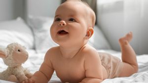 正常排便赤ちゃんの特徴 0-1 月齢の両親が知らなければならない