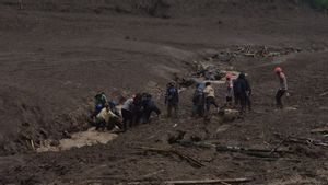 Tim SAR Cari Korban Banjir dan Longsor di Cisarua Bandung Barat
