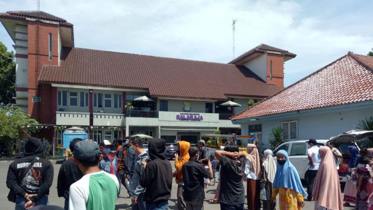 Allegedly Polluting The Environment, Tangerang Residents Protest Demanding This Metal Factory Close